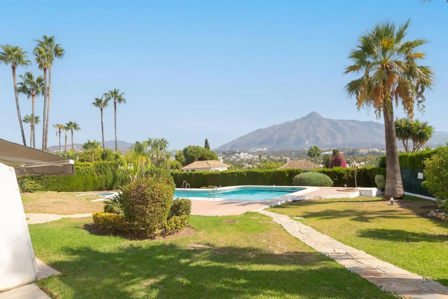 Las Brisas 11 Marbella 0*,  España